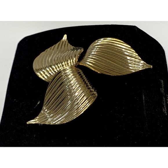 Gold Three Leaf Flower Brooch Pin Sarah Coventry Large 2669 Original Box - Picture 9 of 15